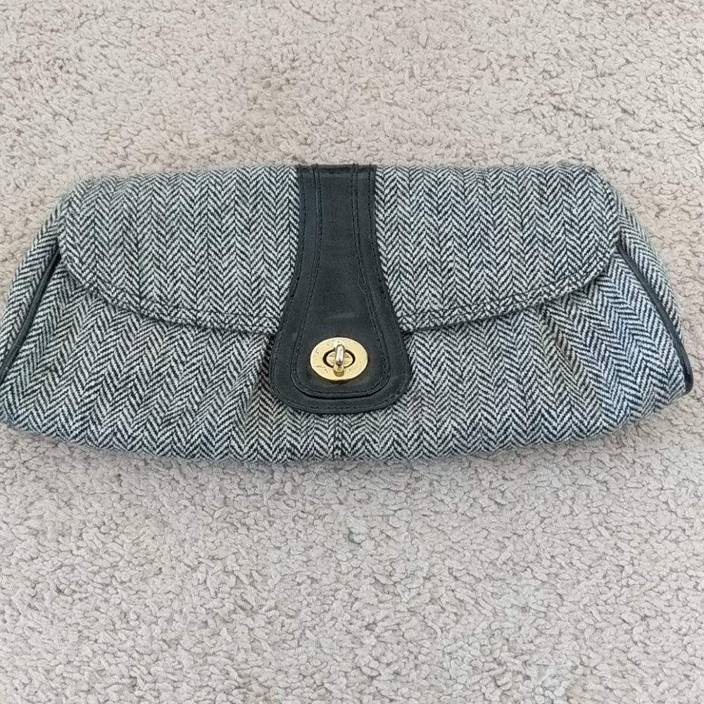 Tweed clutch